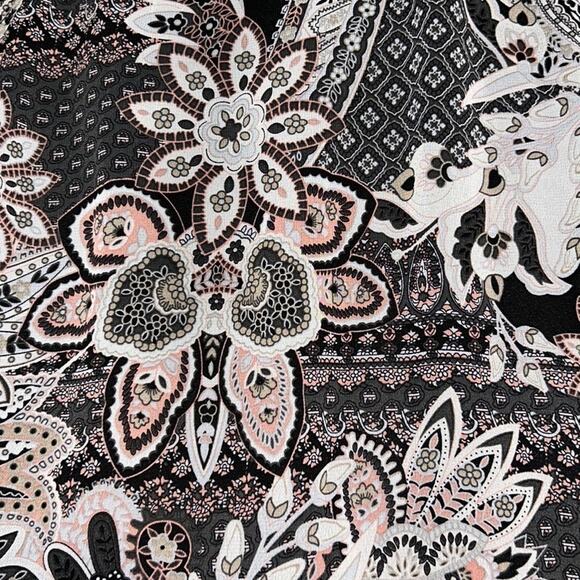 Woman’s Plus size Avenue Maxi Dress,  Black top with shark tooth hem Size 18/20 - Picture 5 of 9